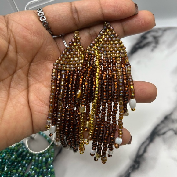 Chic Beaded Dangle Earrings in Brown and Gold - Picture 4 of 5